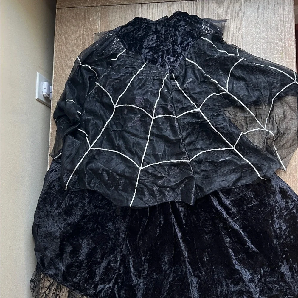 NWOT Pottery Barn Kids Black Spider Queen Costume - Picture 13 of 16